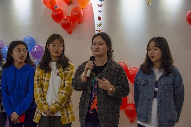 青藤书院举办“爱在青藤·你是人间四月天”集体生日会