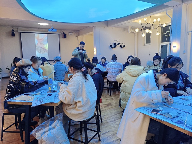 旧物有心·新物有你（第7期）：废旧报纸的拾趣家装