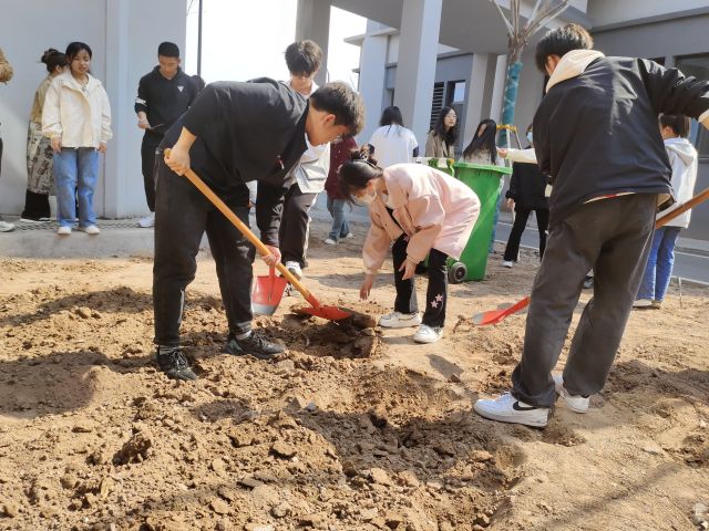 劳育进行时 绘就上河农场“新图景”——上河书院举办“一畦农苑”系列活动