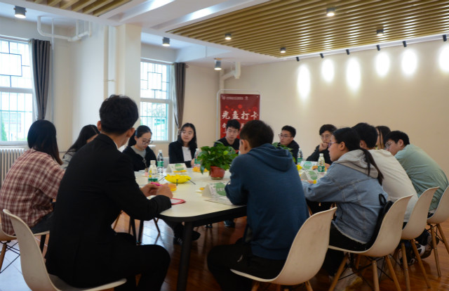 青藤书院举办第二届青年营销论坛 倡导青年大学生践行健康生活理念