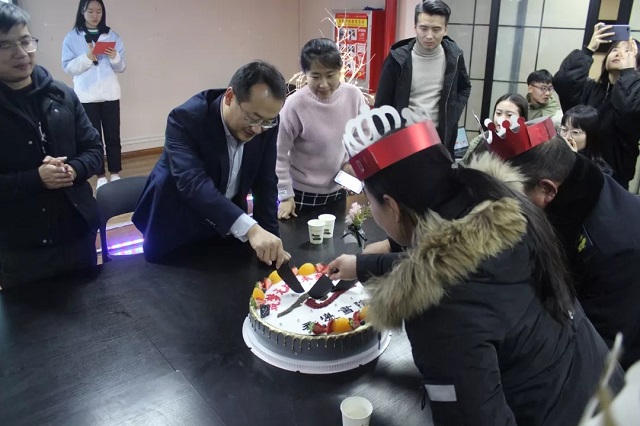 情浓意深 感恩无限——“大爱无边·集体生日会—大约在冬季”暖冬晚会