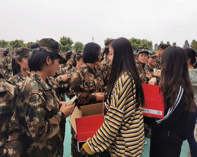迷彩青春 情至中秋——无边书院“迷彩”无边·中秋之约进军营活动