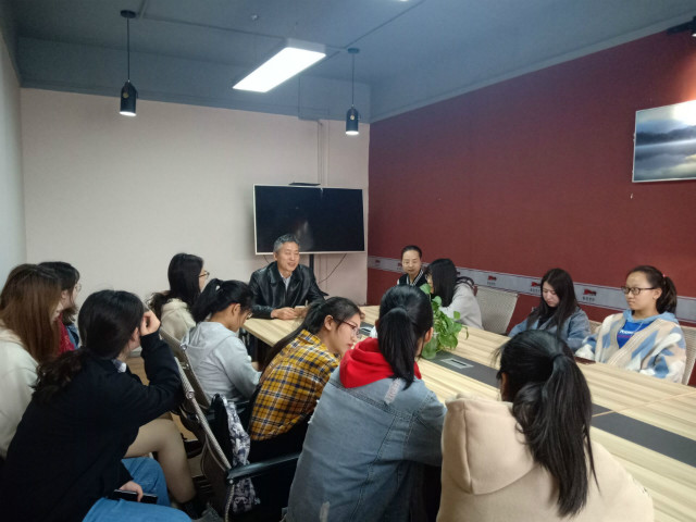 职场我做主 赢在起跑线——杏花书院举办杏花夜话第十九期“职场加油站”活动