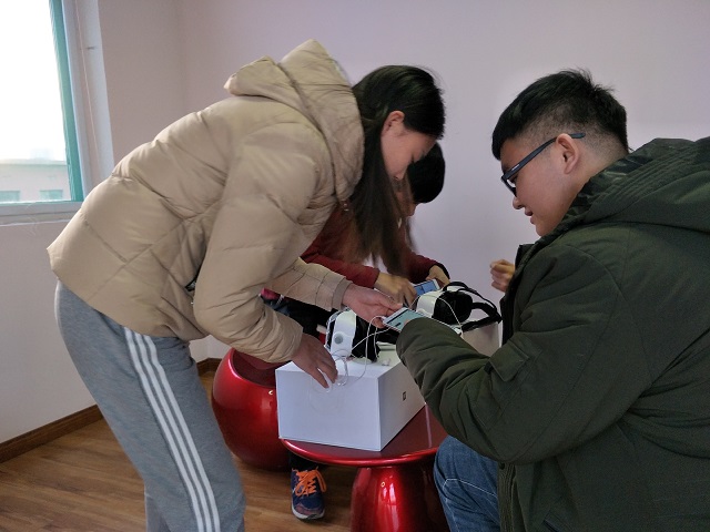 VR体验进无边·让科技助力青年公益