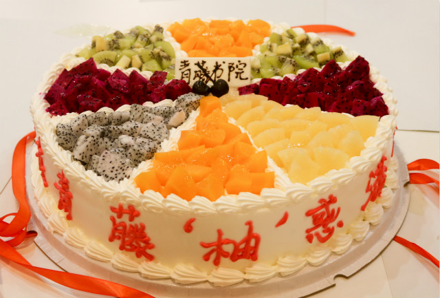 “爱在青藤”集体生日会 一颗柚子在寒风中带来温暖