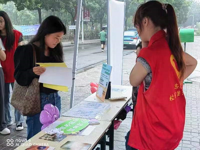【迎新纪实】采一段迎新寄语 不同角度的大学问候——2023年白燕书院迎新纪实访谈