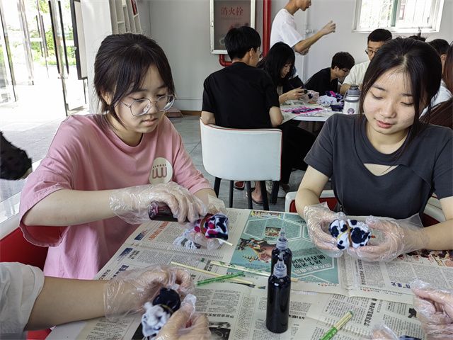 扎染DIY “艺”起“染”出彩——青年之家第10期:夏日艺染