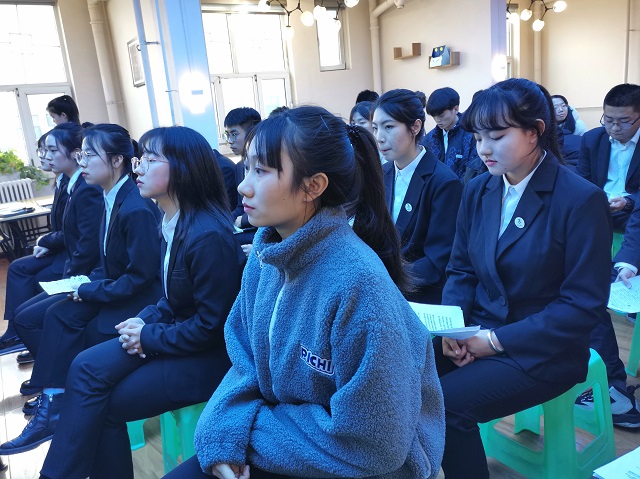 完善自我 砥砺前行