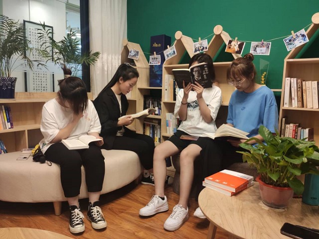 让理想信念薪火相传——青藤书院举办分享书房·阿里巴巴背后的女人彭蕾传第10期