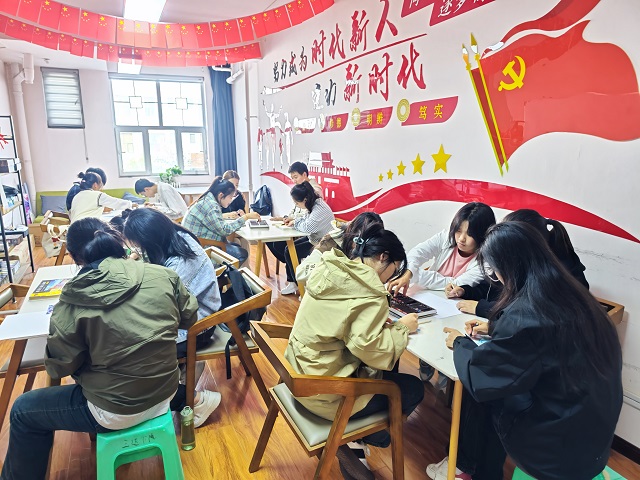在方寸之间 感受艺术疗愈——三达书院开展“创造心理实验室”活动