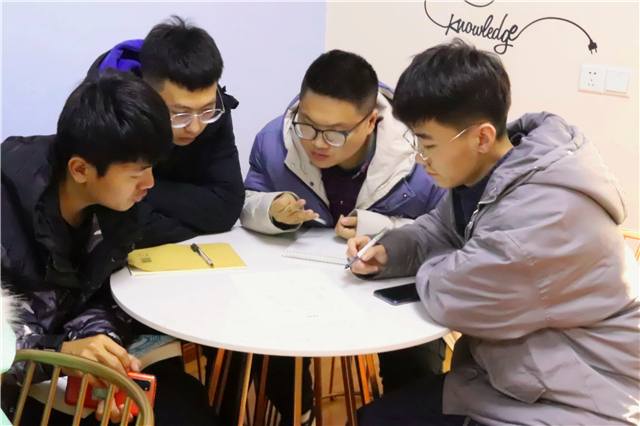 【1+1>2】从思辨出发 以数学传情 以建模会友——公共课教学部联合箕城书院共同开展“超级数学建模训练营”系列活动