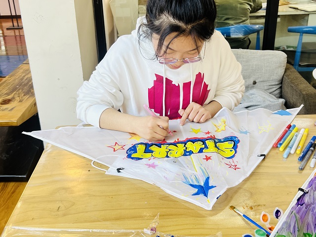“吹散阴霾 放飞未来”DIY放飞风筝——艺术传媒学院风筝节活动