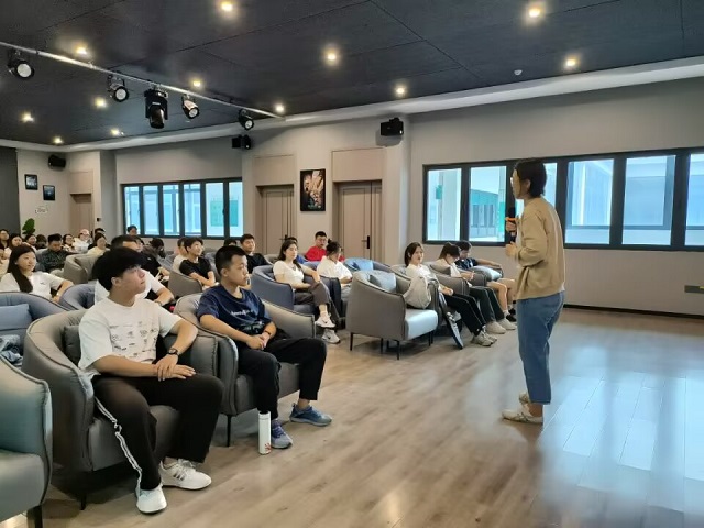 生活不散场 在电影中体会百味人生——上河书院举办“十四行情书”系列活动