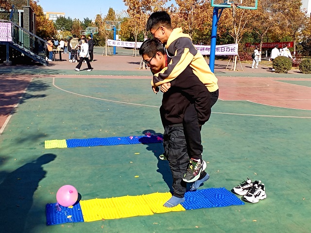 “一纸落叶 画意深秋”:三达书院“创美四季”系列活动