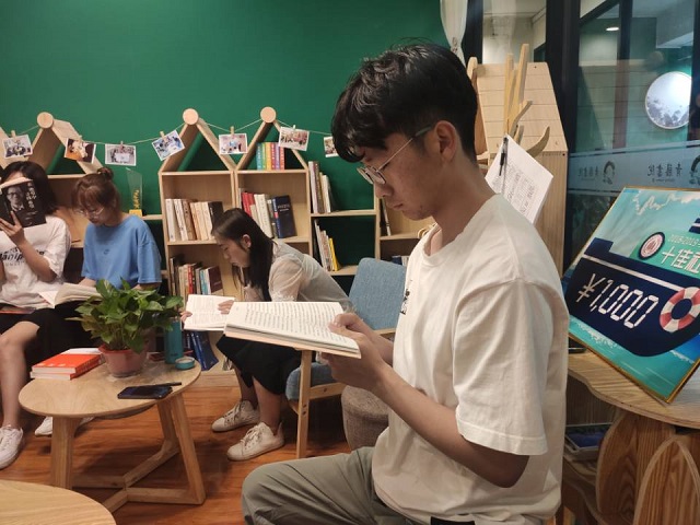 让理想信念薪火相传——青藤书院举办分享书房·阿里巴巴背后的女人彭蕾传第10期