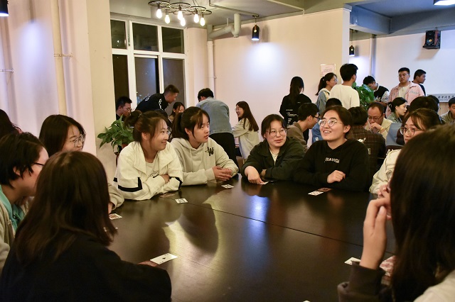 炫彩缤纷夜 欢笑乐翻天——休闲之夜活动