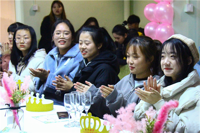 记我与书院的一份小美好——爱在青藤“粉红色的雪”集体生日会