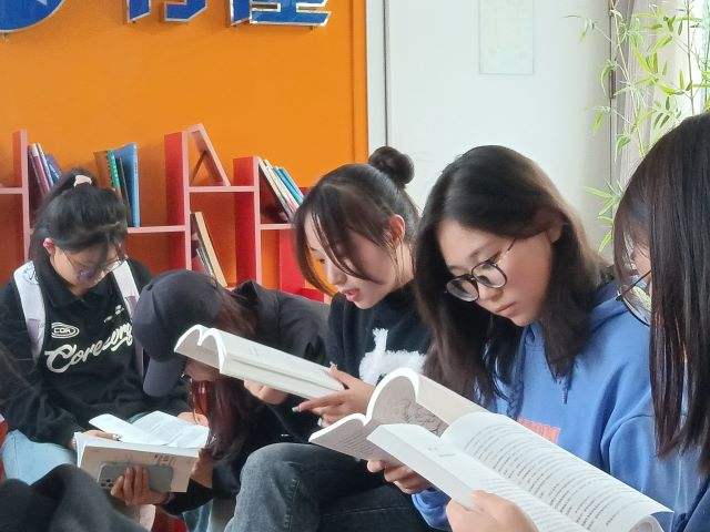 共读传奇缔造者:比尔·盖茨传——无边书院向商书屋第32期:向上 追求卓越