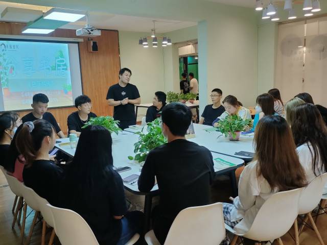 积累经验 用开阔视野支配人生——青藤书院举办分享书房·我与书的故事系列活动第11期