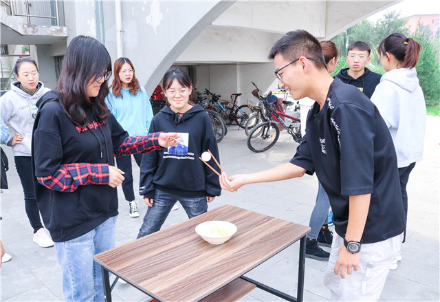 聚焦乒乓 活力四射青春谈——箕城书院开展第31期师生下午茶活动