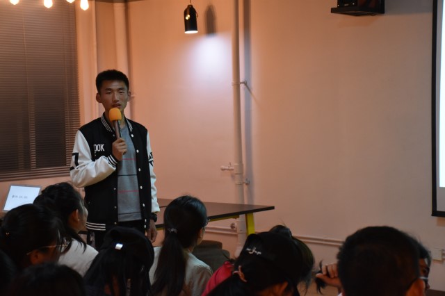 以动会友 用汗水换得荣誉——杏花书院举办“开讲啦！”第二期