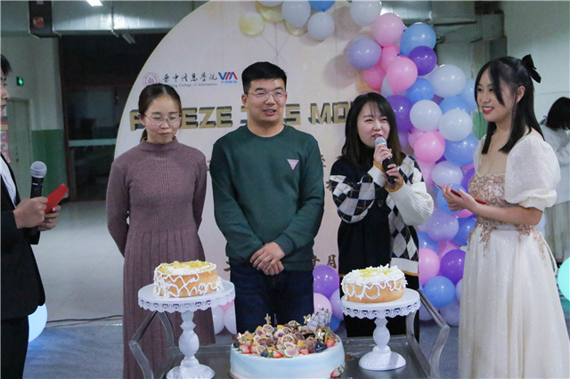 当“破壳日”遇上假面舞会 与书院家人来场神秘邂逅——“Freeze this moment”10月书院师生集体生日会