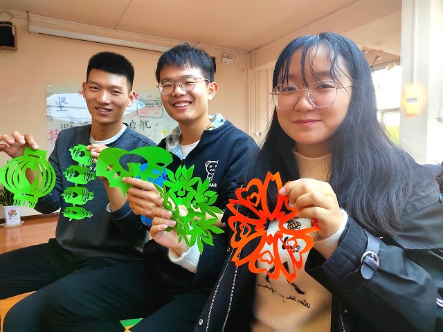 巧剪风韵 妙手生辉——三达书院开展剪纸非遗文化体验活动