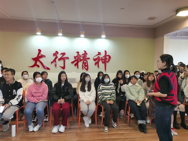 酷!一场视频脱口秀 收获内容策划和镜头表达——第一期“影儿话多”视频脱口秀