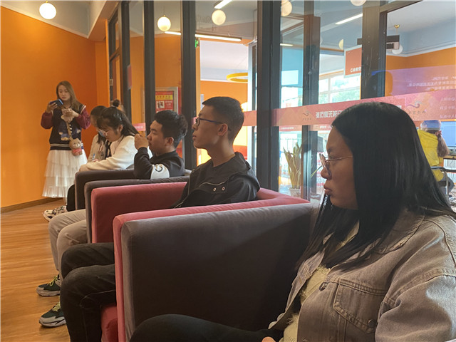 【1+1>2】朋辈互动 高效融合 学业导师引领思辨新视角