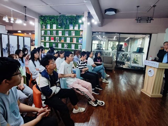 看劳模 讲劳模 有模有样学劳模——劳模进校园系列活动