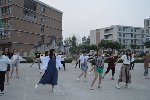 舞出心灵 跳出高度——太行书院举办青年“迪斯科”活动