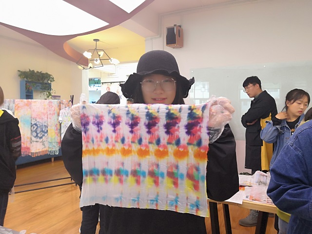用心感受指尖上的魅力——扎染体验生活