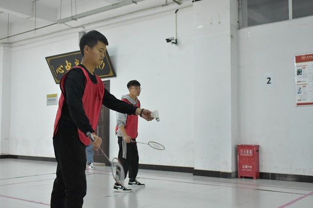 热血青春 灼灼风采——太行书院“社区运动日”第4期羽毛球赛