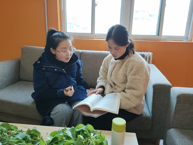 初雪纷飞“杏花”绽放暖人心――记张杏利老师开展成长导师系列活动