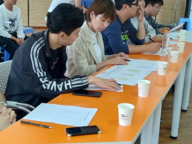 无边青年用画笔描绘书院 用创意表达责任力