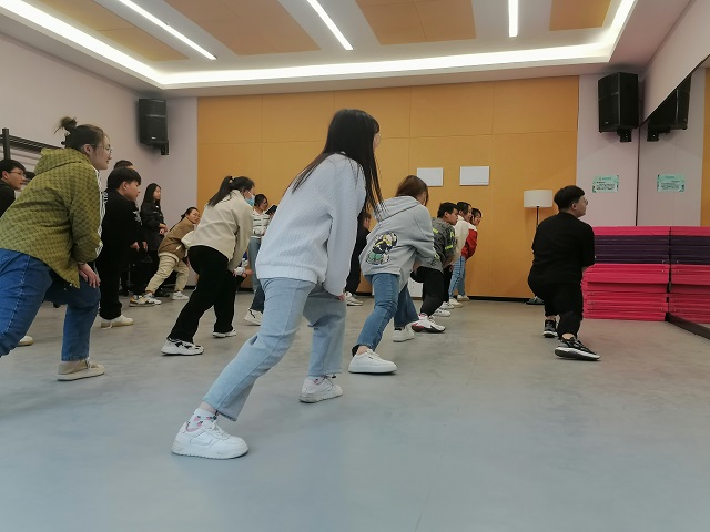 激情运动 健康生活——社区十九点行动之新年flag“fun”肆燃脂第二期
