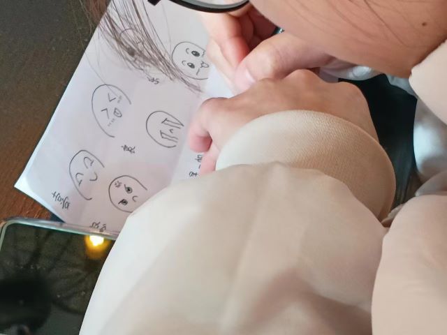 emoji表情“心”花样——第1期绘云端百态——吃瓜片场