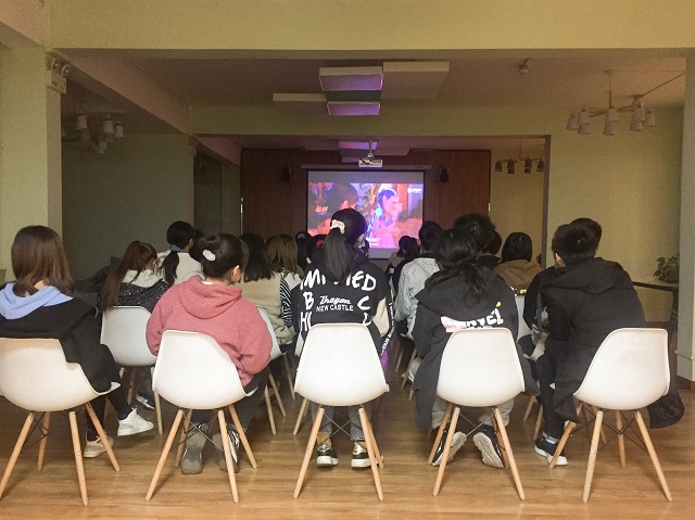 不惧挑战 朝着梦想的方向勇敢前行——青藤书院举办周末之夜·电影之夜系列活动第24期