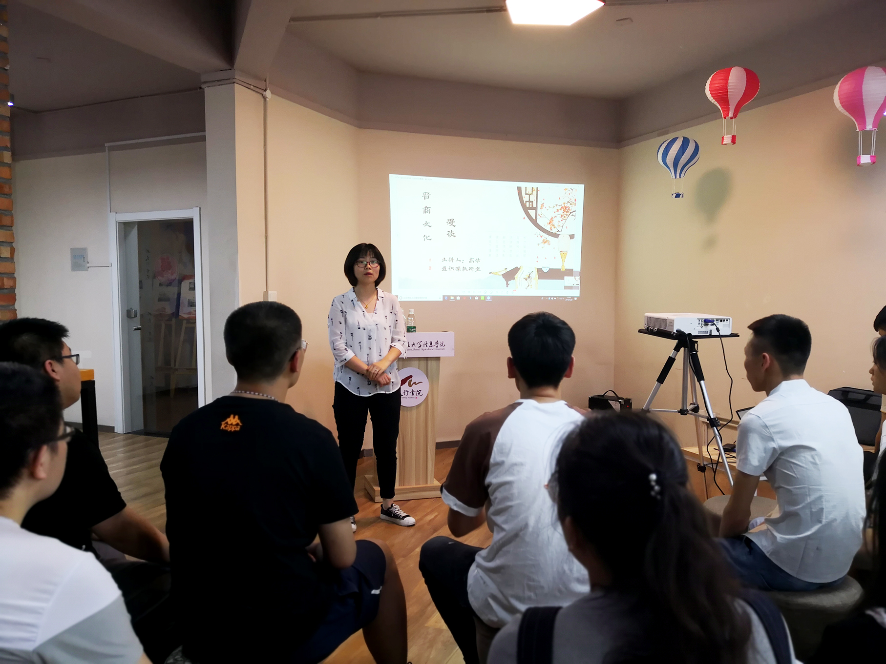 读书丰底蕴 清气溢师心——太行书院举办第十二期师说·经典导读之《晋商大院》