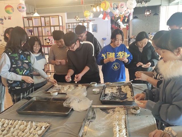 温暖冬至 师生共膳