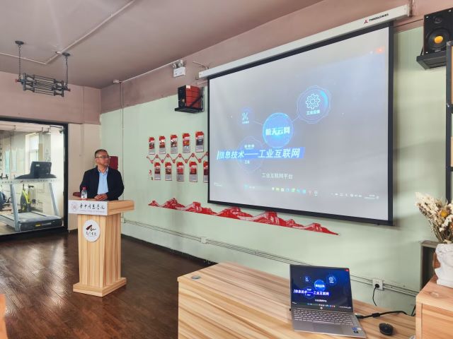 看劳模 讲劳模 有模有样学劳模——劳模进校园系列活动