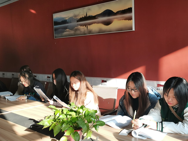 步入戏剧茶馆 感悟别样人生——领读人剧场系列活动