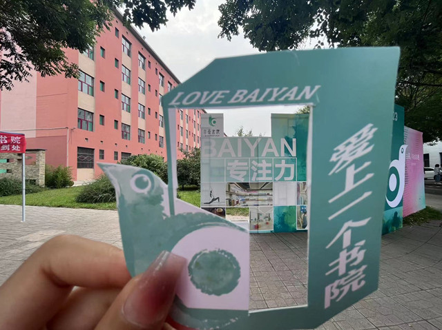 【迎新纪实】采一段迎新寄语 不同角度的大学问候——2023年白燕书院迎新纪实访谈