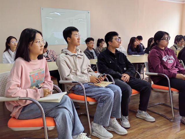 新闻如何写 听听她讲解——新闻酷play第2期:如何把握“5W+1H”
