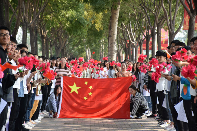 杏花书院举办千人诵读活动 献礼新中国成立70周年