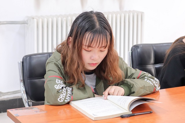 腹有诗书气自华 唯有书香能久远——“阅读吧 青春”书式生活之阅读马拉松