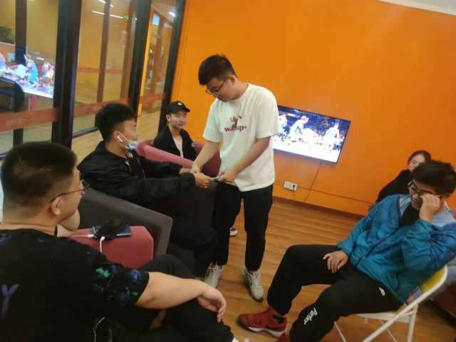 感受篮球魅力 培育体育精神——青语·导师面对面第64期活动