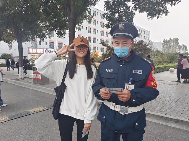 莘莘学子心 传递敬老真情——青藤书院举办重阳节寄语活动