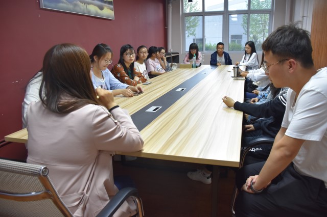 学会表达 让你成就不一样的自己——杏花书院举办“杏花夜话”系列活动第四期