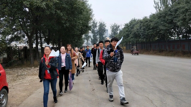 徒步走征途挑战自我 登高采沙棘情满重阳